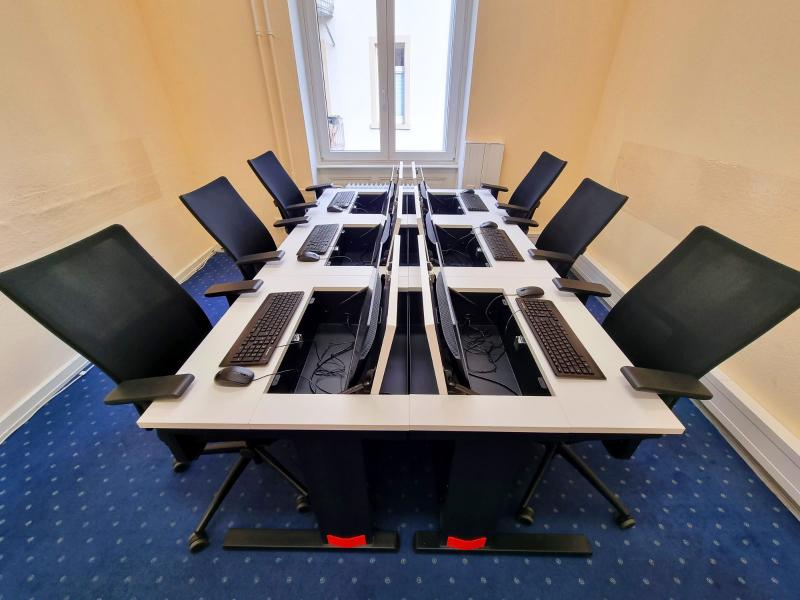 Salfer Multifunktionstisch Format+ versenkbarer Monitor bis zu 24" Begemann Schule Frankfurt11