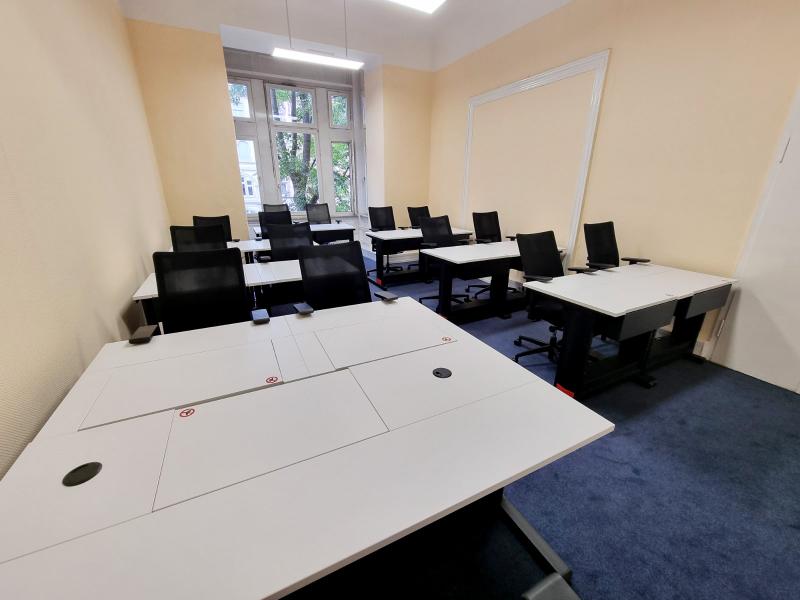 Salfer Multifunktionstisch Format+ versenkbarer Monitor bis zu 24" Begemann Schule Frankfurt2