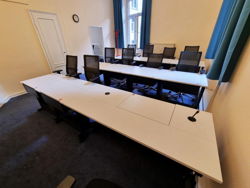 Salfer Multifunktionstisch Format+ versenkbarer Monitor bis zu 24" Begemann Schule Frankfurt5