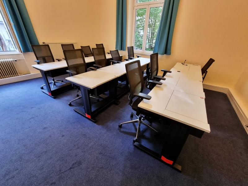 Salfer Multifunktionstisch Format+ versenkbarer Monitor bis zu 24" Begemann Schule Frankfurt7