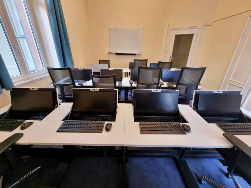 Salfer Multifunktionstisch Format+ versenkbarer Monitor bis zu 24" Begemann Schule Frankfurt8