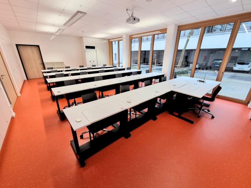 Salfer Multifunktionstisch Format+ versenkbarer Monitor bis zu 27" Berufliches Schulzentrum Cham