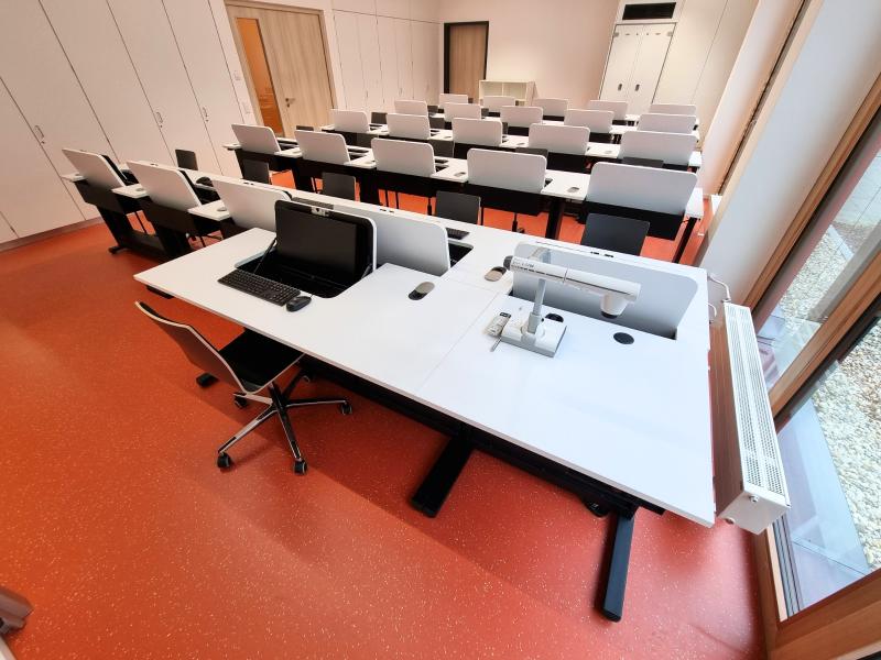 Salfer Multifunktionstisch Format+ versenkbarer Monitor bis zu 27" Berufliches Schulzentrum Cham2