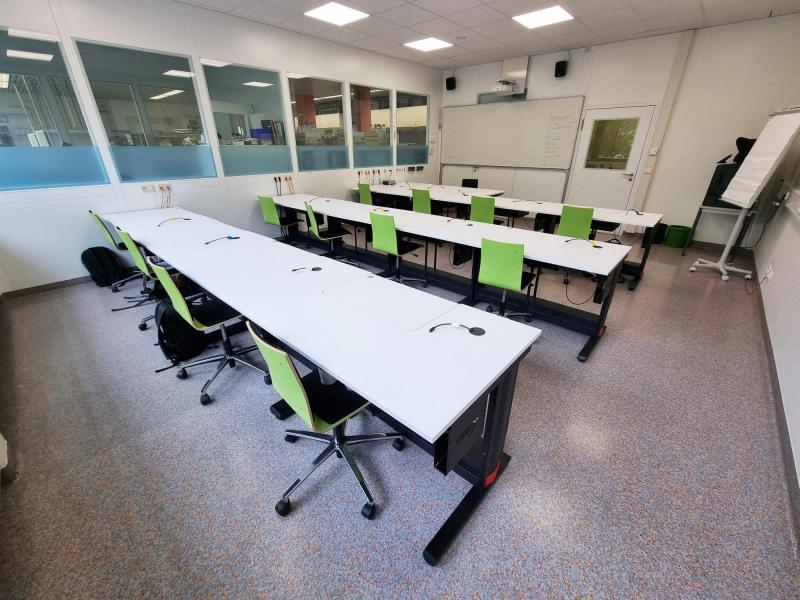 Salfer Multifunktionstisch Format+ versenkbarer Monitor bis zu 27" Boehringer Ingelheim10