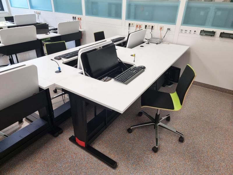 Salfer Multifunktionstisch Format+ versenkbarer Monitor bis zu 27" Boehringer Ingelheim7