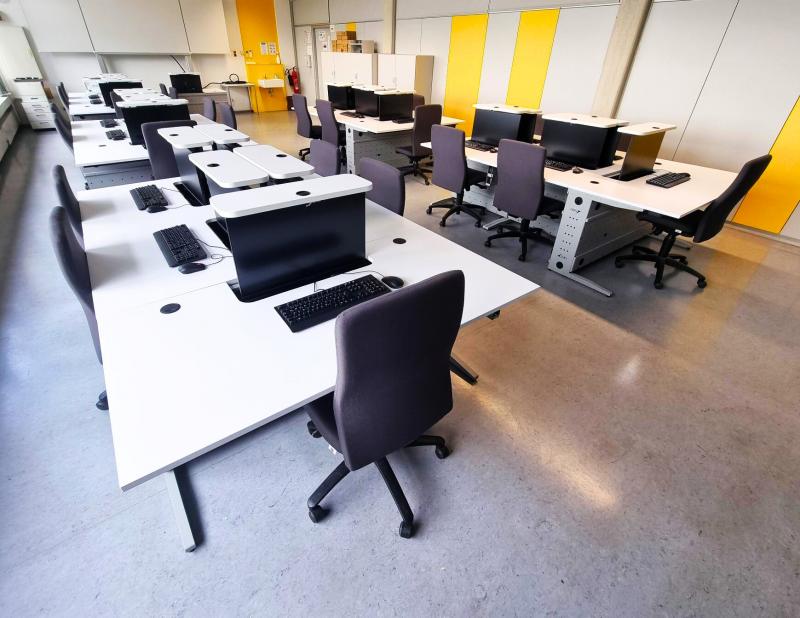 Salfer Multifunktionstische Plug-in- vertikaler Auszug bis zu 27"