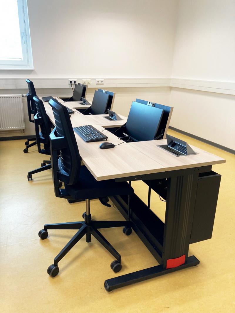 Salfer Multifunktionstisch Format+ versenkbarer Monitor bis zu 24" inklusive Mini-PC-Container Hochschule für Angewandte Wissenschaften Hamburg