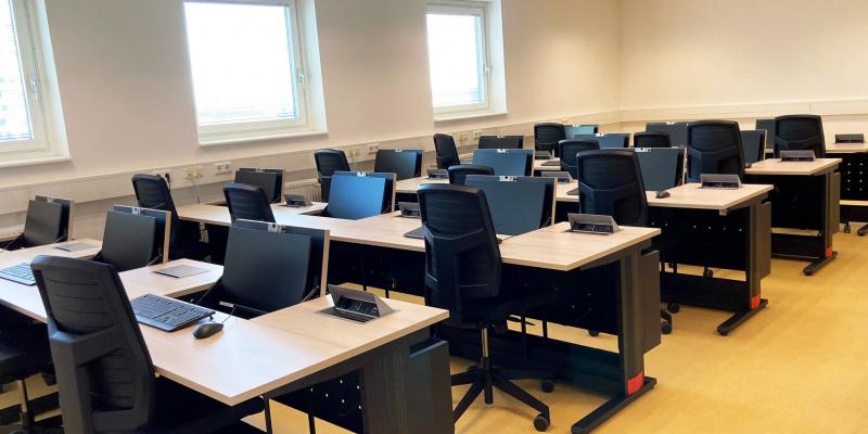 Salfer Multifunktionstisch Format+ versenkbarer Monitor bis zu 24" inklusive Mini-PC-Container Hochschule für Angewandte Wissenschaften Hamburg1