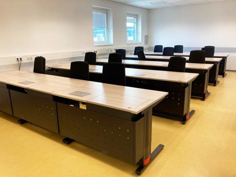 Salfer Multifunktionstisch Format+ versenkbarer Monitor bis zu 24" inklusive Mini-PC-Container Hochschule für Angewandte Wissenschaften Hamburg3