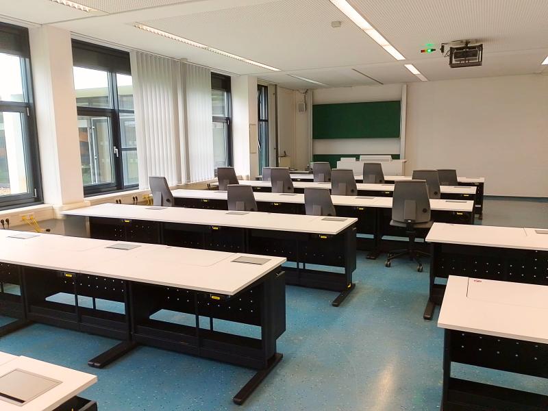 Salfer Multifunktionstisch Format+ versenkbarer Monitor bis zu 27" Hochschule Hannover1