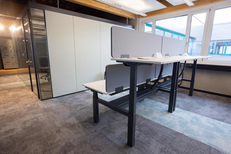 Salfer Büroeinrichtung Büro mit höhenverstellbarem Schreibtisch Neuausstattung Netzsch Campus Waldkraiburg2 Salfer Büroeinrichtung Büro mit höhenverstellbarem Schreibtisch Neuausstattung Netzsch Campus Waldkraiburg2