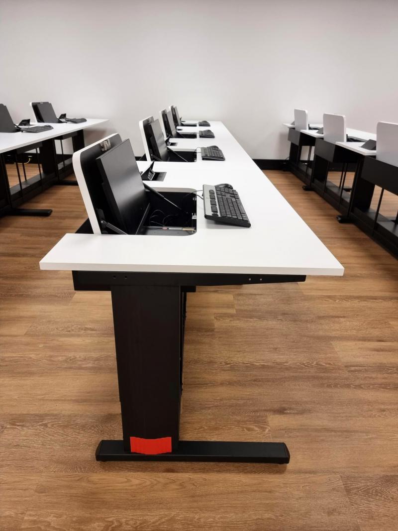 Salfer Multifunktionstisch Format+ versenkbarer Monitor bis zu 27" Tisch seitlich Netzsch Waldkraiburg