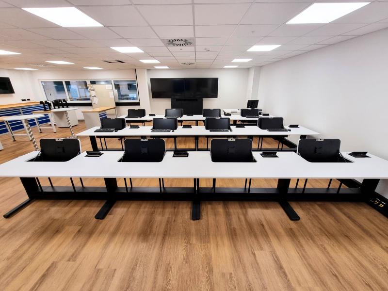 Salfer Multifunktionstisch Format+ versenkbarer Monitor bis zu 27" Netzsch Waldkraiburg