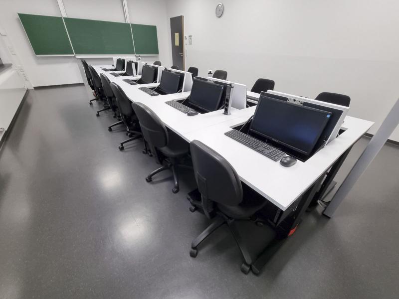 Salfer Multifunktionstisch Format+ versenkbarer Monitor bis zu 24" Private Berufsakademie für Aus- und Weiterbildung Passau gGmbH