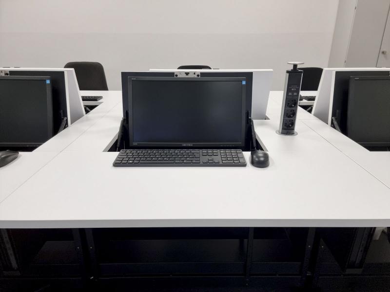 Salfer Multifunktionstisch Format+ versenkbarer Monitor bis zu 24" Private Berufsakademie für Aus- und Weiterbildung Passau gGmbH2
