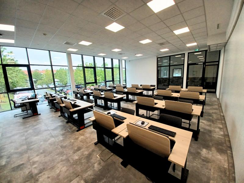 Salfer Multifunktionstisch Format+ versenkbarer Monitor bis zu 27" HWK Chemnitz3