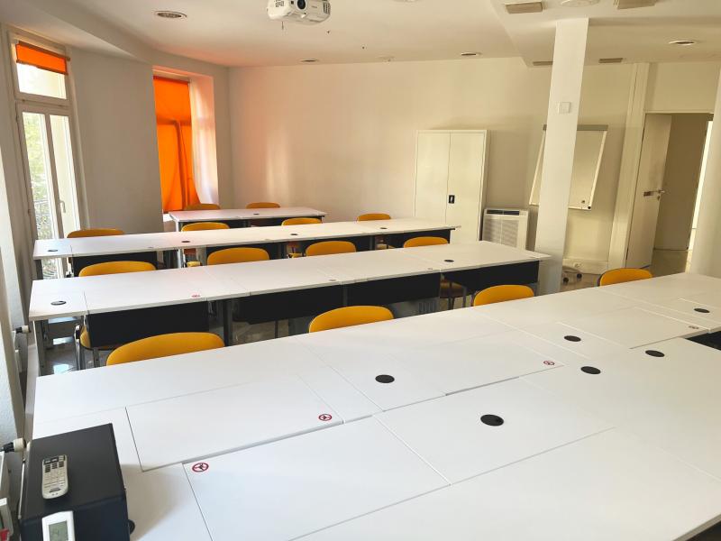 Salfer Multifunktionstisch Format+ versenkbarer Monitor bis zu 24" VHS Solothurn