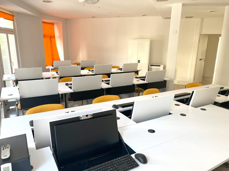 Salfer Multifunktionstisch Format+ versenkbarer Monitor bis zu 24" VHS Solothurn1