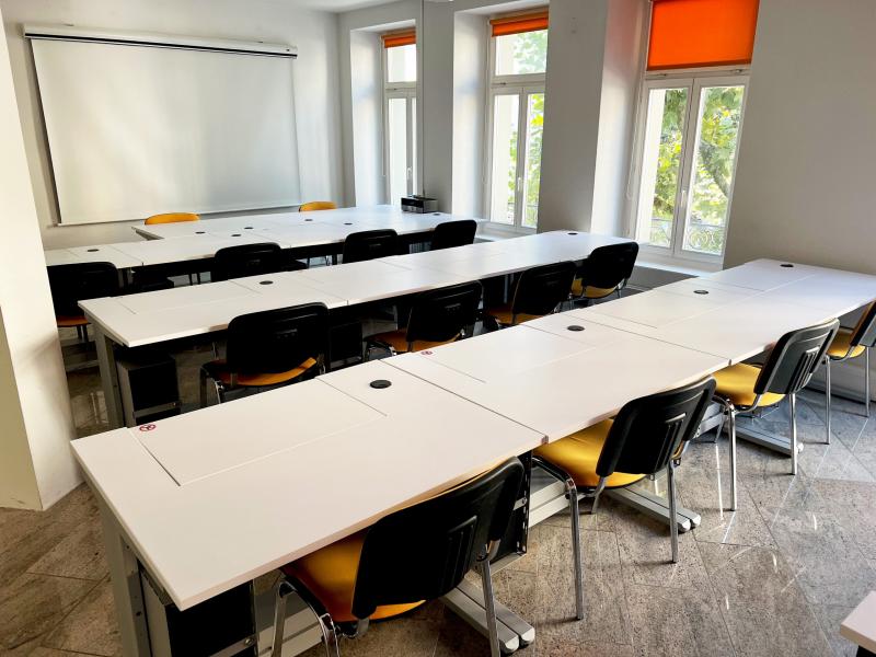 Salfer Multifunktionstisch Format+ versenkbarer Monitor bis zu 24" VHS Solothurn4