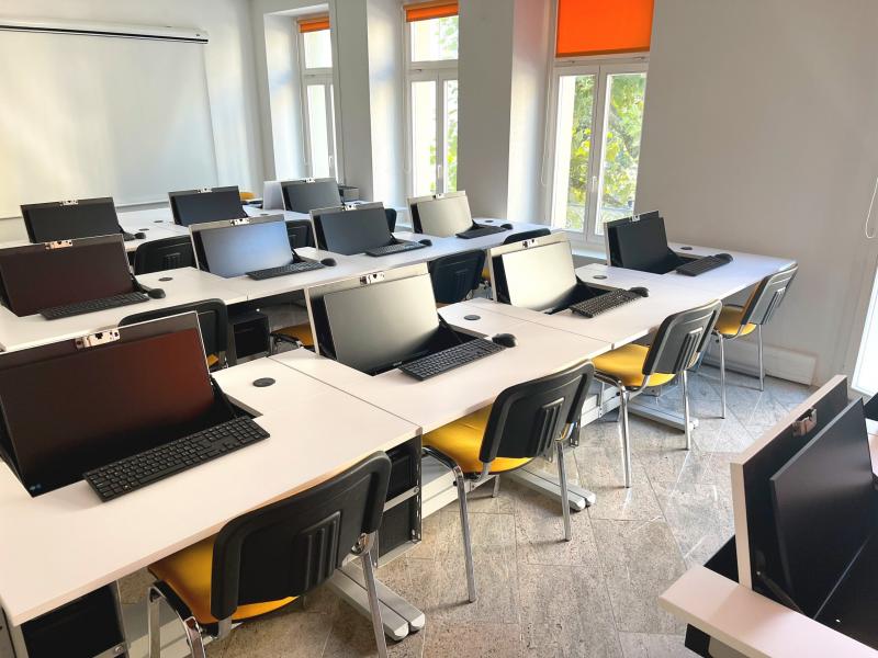 Salfer Multifunktionstisch Format+ versenkbarer Monitor bis zu 24" VHS Solothurn5